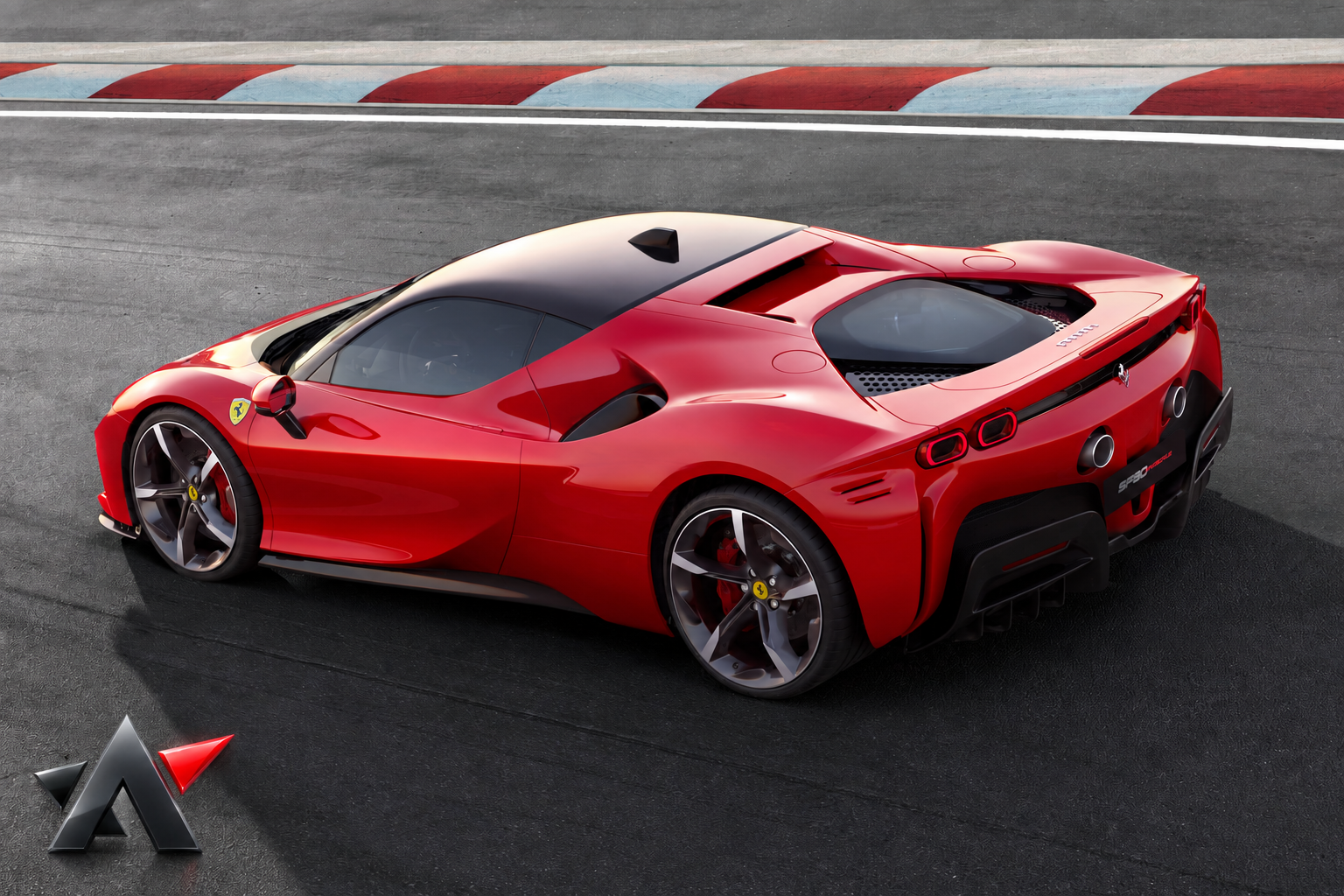 Красная Ferrari на гоночной трассе с логотипом Автолидера